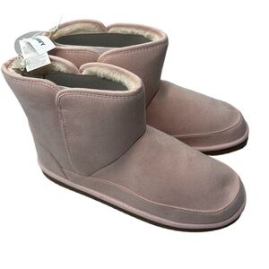 Cozy Pink Women's Boots NWT 9